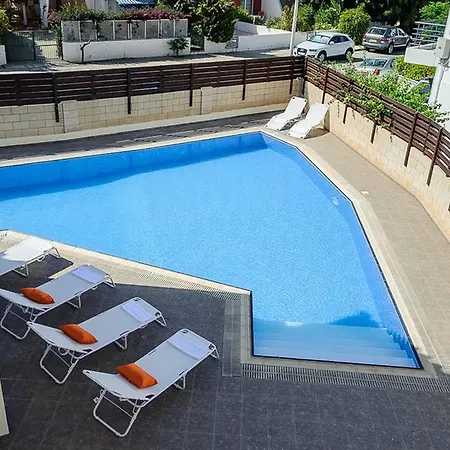 Villa 196 *