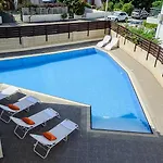 Villa 196 *